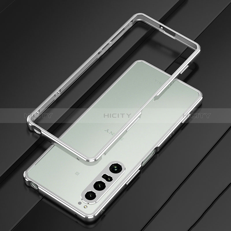 Coque Bumper Luxe Aluminum Metal Etui pour Sony Xperia 1 IV Argent Plus